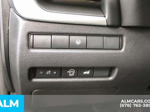 Used 2025 Nissan Rogue SV FWD image 32