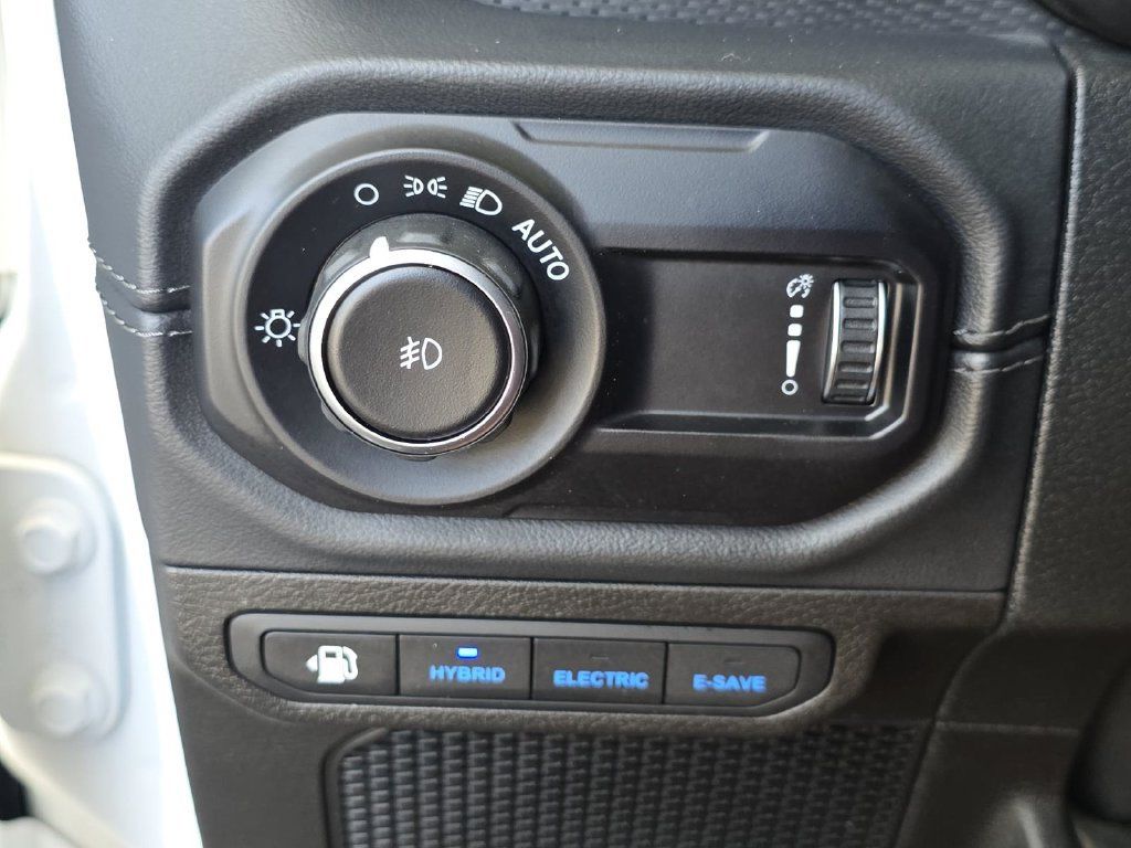 Used 2024 Jeep Wrangler Unlimited Rubicon 4xe AWD/4WD image 28