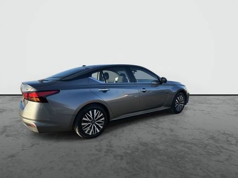 Used 2024 Nissan Altima 2.5 SV image 8