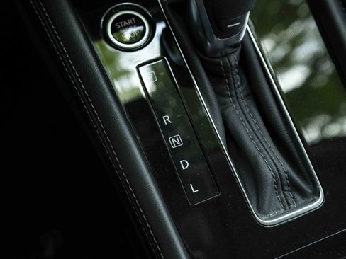 Used 2023 Nissan Kicks SR w/ SR Premium Package FWD image 27