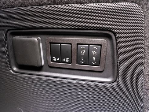 Used 2023 Cadillac Escalade Sport Platinum w/ LPO, ONYX Package image 42