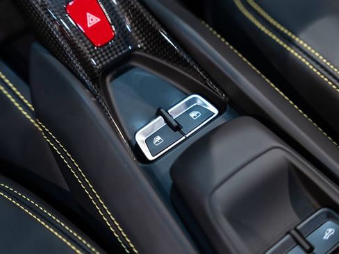 Certified 2021 Ferrari F8 Tributo RWD image 50