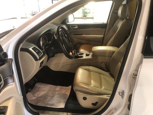 Used 2016 Jeep Grand Cherokee Limited AWD/4WD image 12