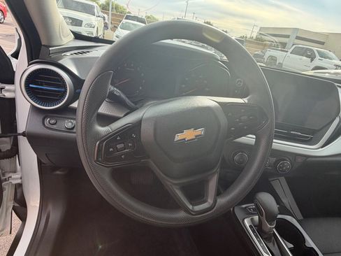 Used 2025 Chevrolet Trax LS image 11