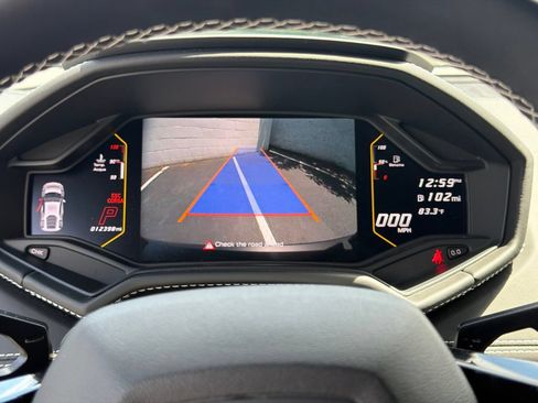 Used 2020 Lamborghini Huracan EVO RWD image 19