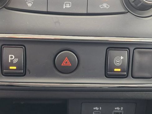 Used 2024 Nissan Titan SV AWD/4WD image 30