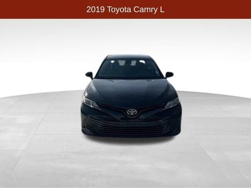 Used 2019 Toyota Camry L image 2