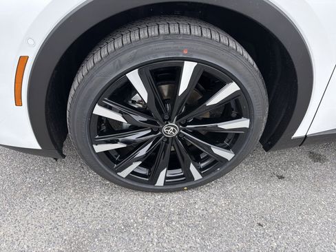 New 2026 Toyota Crown Platinum image 12