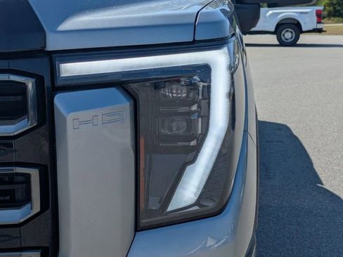 Used 2024 GMC Sierra 2500 AT4 w/ Technology Package AWD/4WD image 11