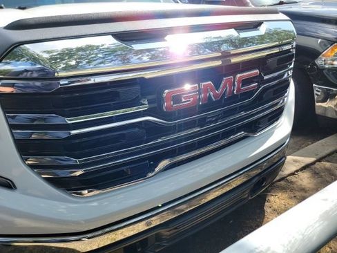 Used 2022 GMC Sierra 1500 SLT w/ SLT Premium Plus Package AWD/4WD image 3