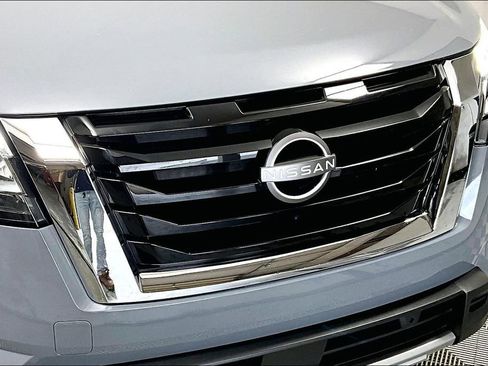 Used 2024 Nissan Pathfinder Platinum image 30