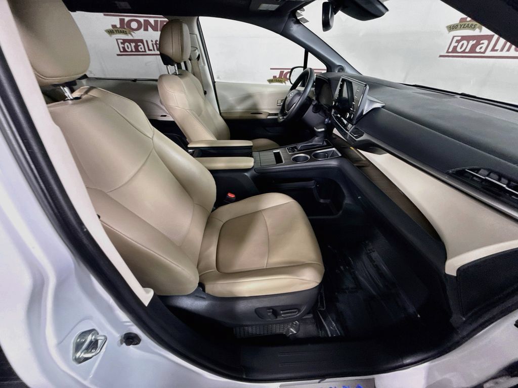 Certified 2022 Toyota Sienna XLE w/ XLE Plus Package FWD image 35
