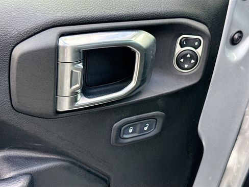 Used 2023 Jeep Wrangler Unlimited image 19