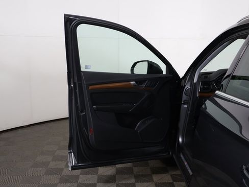 Used 2022 Audi Q5 2.0T Premium w/ Convenience Package image 19