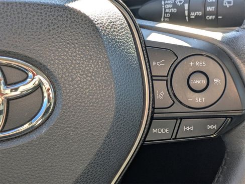 Used 2019 Toyota RAV4 XLE Premium image 28