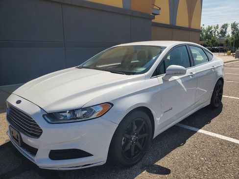 Used 2016 Ford Fusion SE image 3
