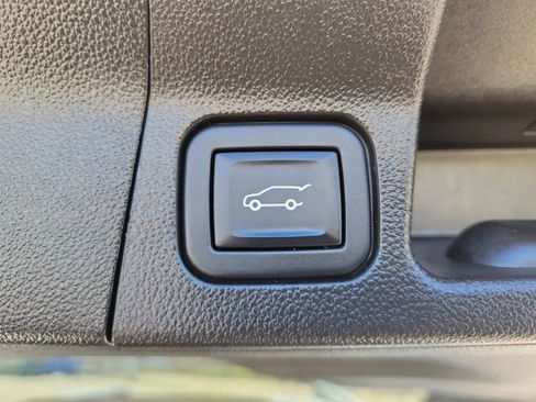 Used 2023 GMC Acadia SLE w/ Driver Convenience Package FWD image 33