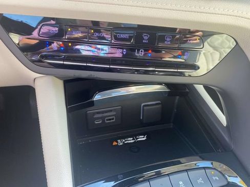 Certified 2023 Buick Envision Avenir FWD image 18