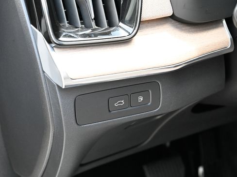 Used 2025 Volvo XC90 T8 Ultra w/ Protection Package Premier AWD/4WD image 23