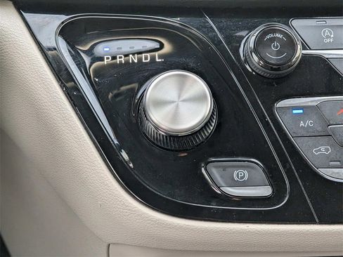 Used 2023 Chrysler Voyager LX image 17