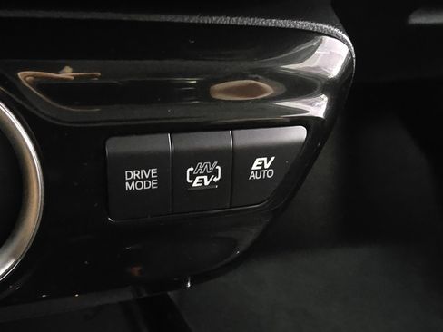 Used 2021 Toyota Prius Prime LE image 7