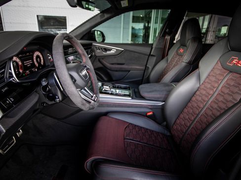 Used 2025 Audi RS Q8 performance image 31