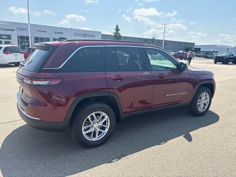 Used 2025 Jeep Grand Cherokee 4WD image 4