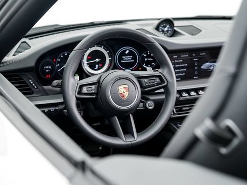 Certified 2024 Porsche 911 Carrera RWD image 9