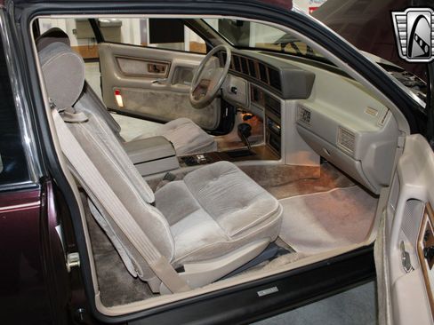 Used 1988 Lincoln Mark VII Blass image 7