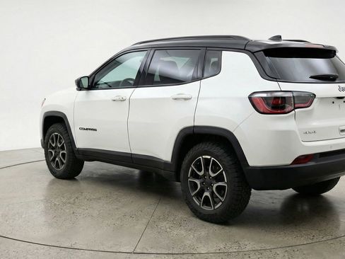 Used 2025 Jeep Compass Trailhawk image 5
