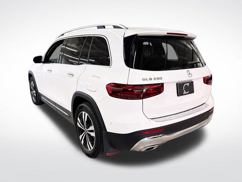 Used 2025 Mercedes-Benz GLB 250 image 3