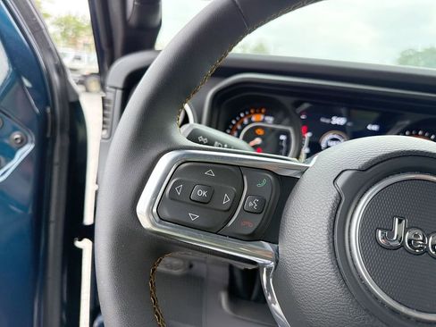 Used 2025 Jeep Wrangler Unlimited Sahara w/ Safety Group AWD/4WD image 16