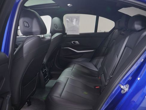 Used 2023 BMW 330i Sedan w/ M Sport Package RWD image 9
