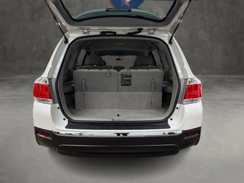 Used 2012 Toyota Highlander FWD image 10