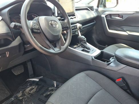 Used 2025 Toyota RAV4 XLE FWD image 9