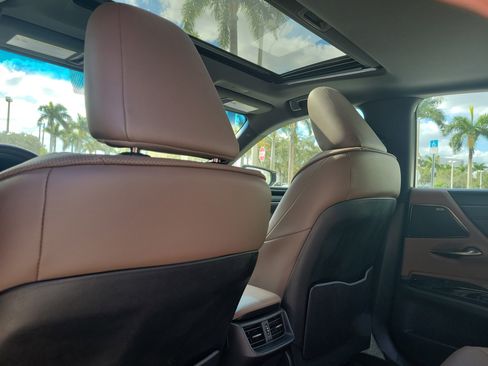 Used 2023 Lexus ES 350 w/ Premium Package image 15