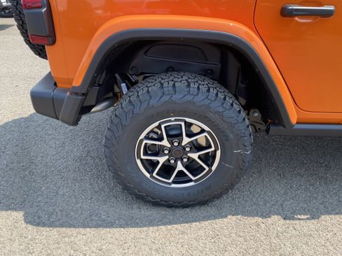 New 2025 Jeep Wrangler Unlimited Rubicon w/ Convenience Group AWD/4WD image 10