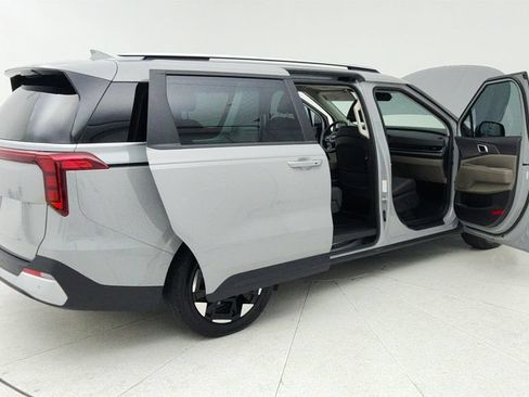 Used 2026 Kia Carnival EX FWD image 12