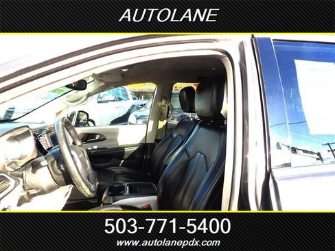 Used 2020 Chrysler Voyager Lxi image 7