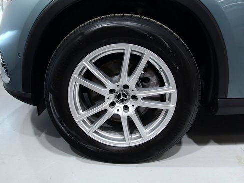 Used 2025 Mercedes-Benz GLC 300 4MATIC image 17