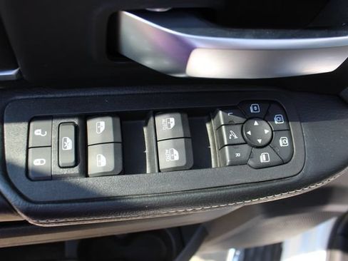 Used 2025 RAM 2500 Big Horn AWD/4WD image 13