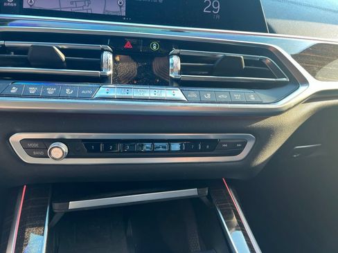 Used 2020 BMW X7 xDrive40i w/ M Sport Package AWD/4WD image 18