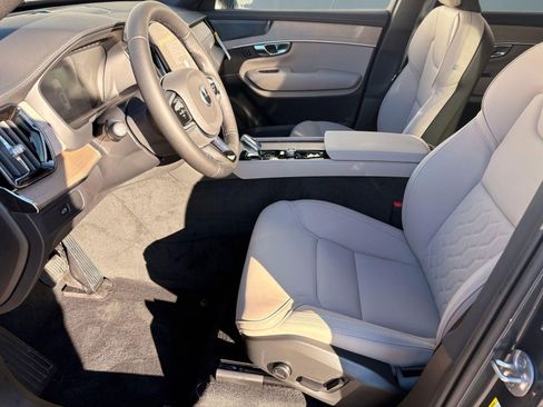 New 2026 Volvo XC90 B6 Plus w/ Protection Package Premier image 5