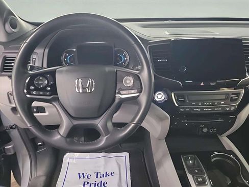 Used 2022 Honda Pilot Touring image 10