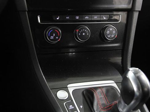 Used 2017 Volkswagen GTI SE image 13