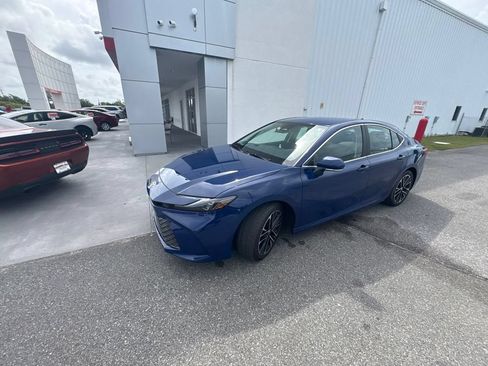 Used 2025 Toyota Camry XLE FWD image 6