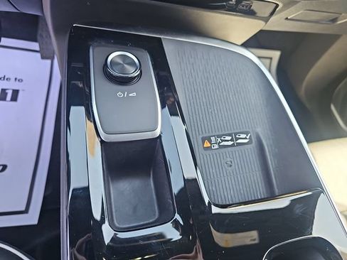 Certified 2025 Buick Enclave Preferred FWD image 16