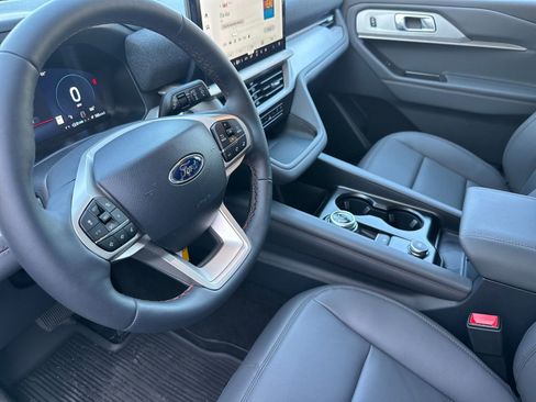 New 2026 Ford Explorer Active w/ Active Comfort Package RWD image 9