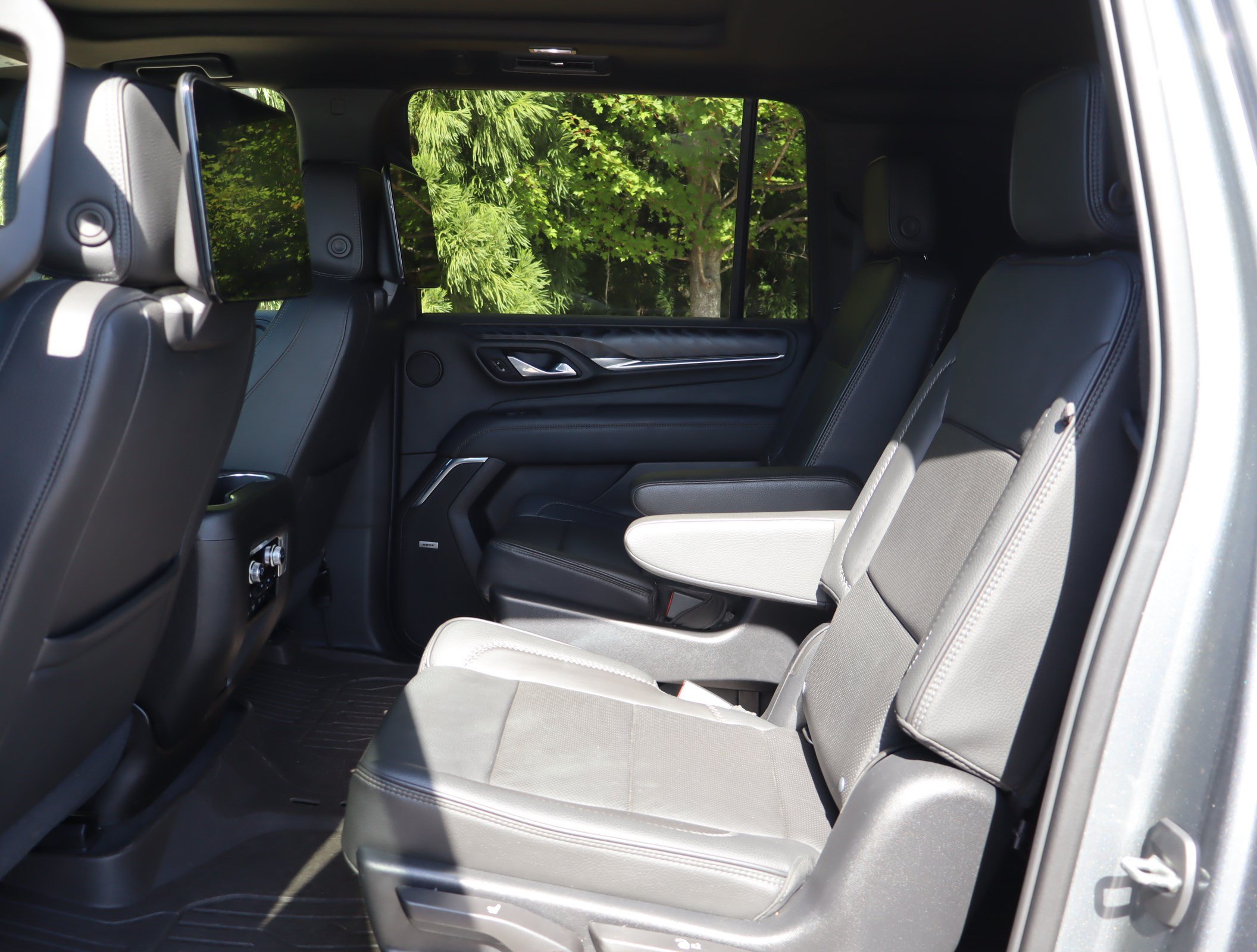 Used 2021 GMC Yukon XL Denali w/ Denali Premium Package AWD/4WD image 39