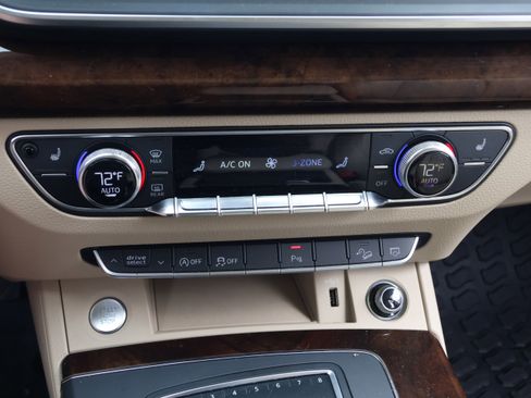 Used 2018 Audi Q5 2.0T Premium Plus w/ Premium Plus Package AWD/4WD image 25